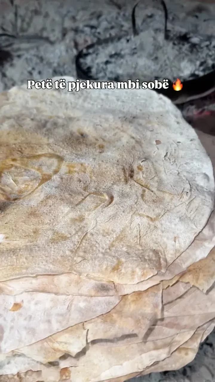 Petë të pjekura mbi sobë Ajo aromë si dikur… që të kthen menjëherë në… — Byrek & flia