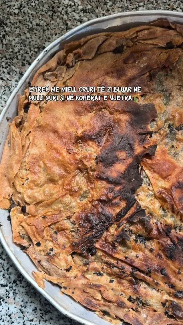 Byrek me spinaq me miell gruri të zi, bluar në mulli guri si në kohët e… — Byrek & flia