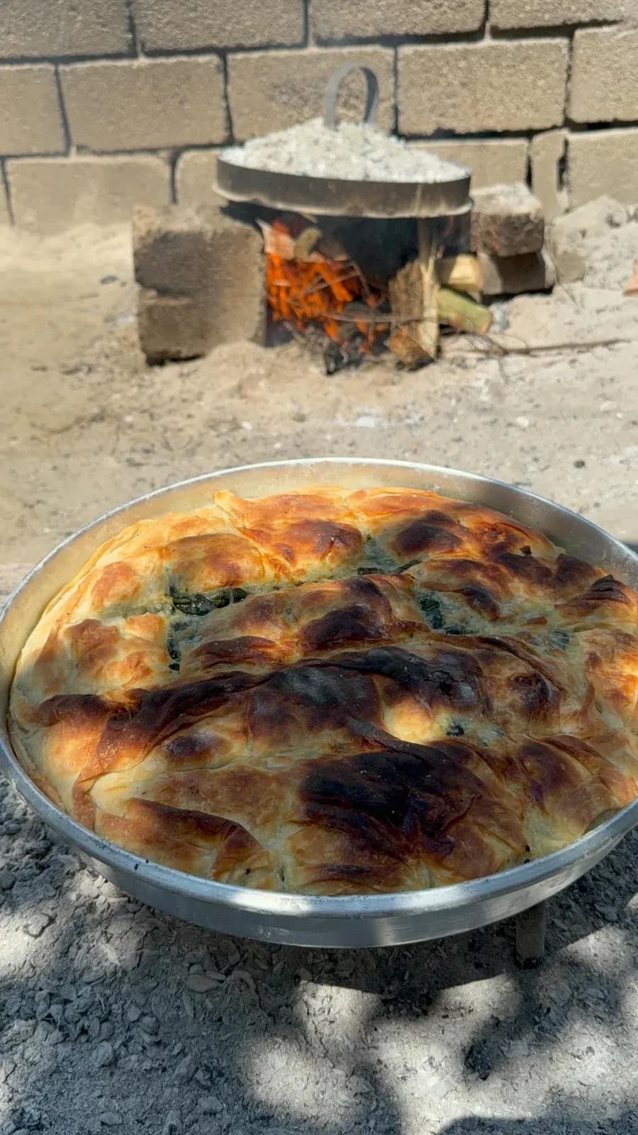 Byrek në saç me lakra të egra aromë mali, shije që zgjon kujtimet! — Byrek & flia