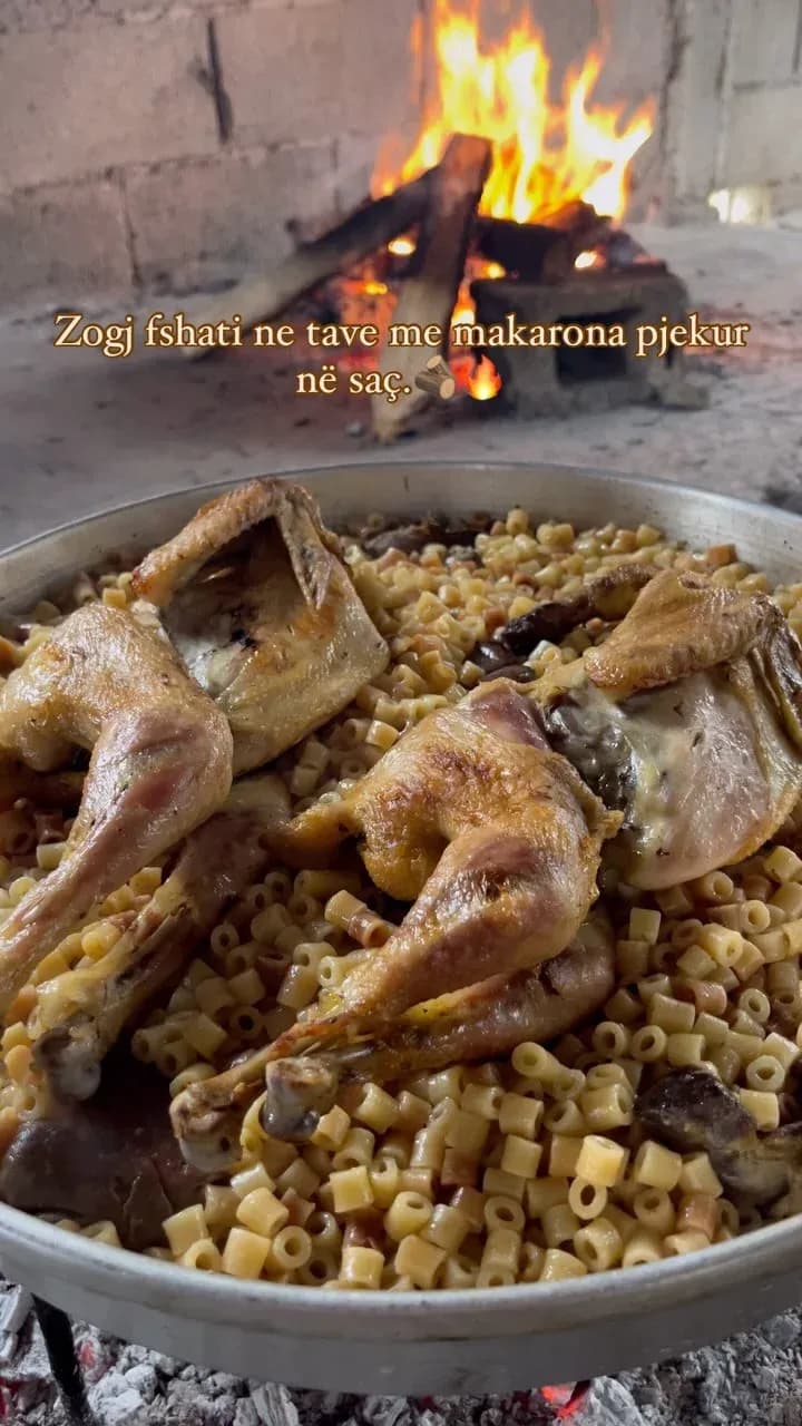 Zogj fshati ne tave me makarona dhe normaleee pjekur te saçi! — Mish & tava