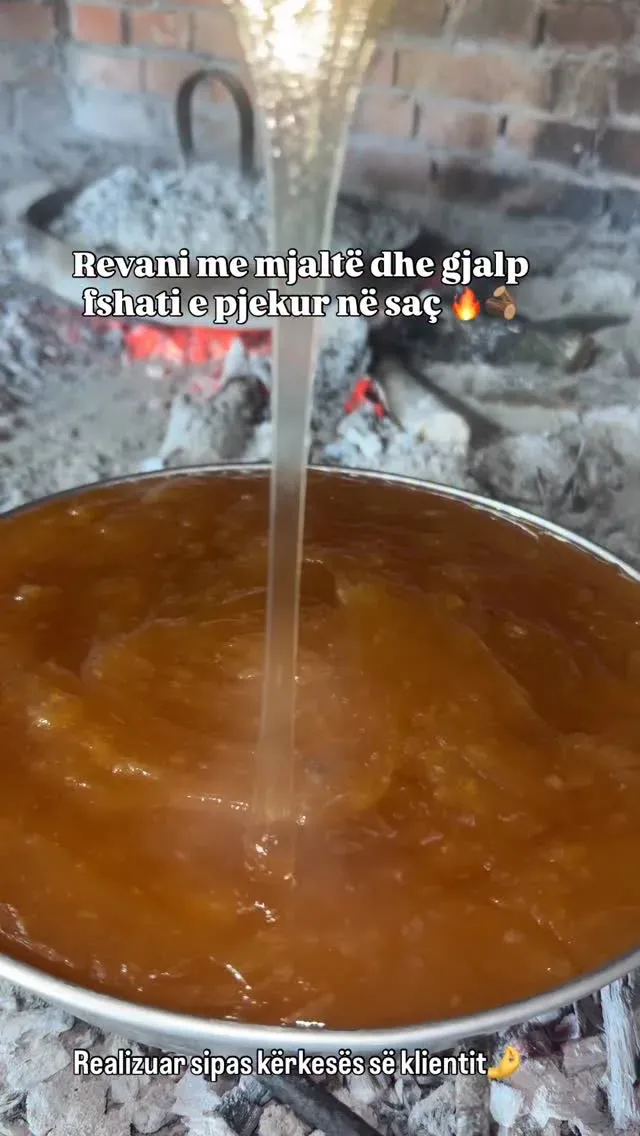Revani e thjeshtë, e bërë me mjaltë dhe gjalp fshati realizuar sipas… — Procesi